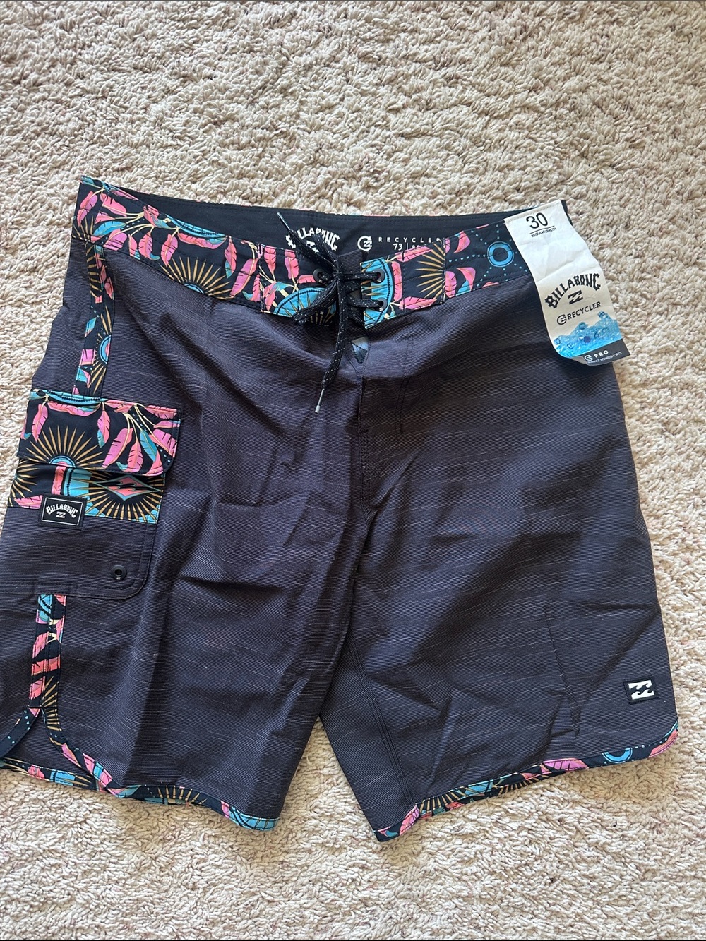 Billabong Black Cargo Boardshorts Sz 30 NWT